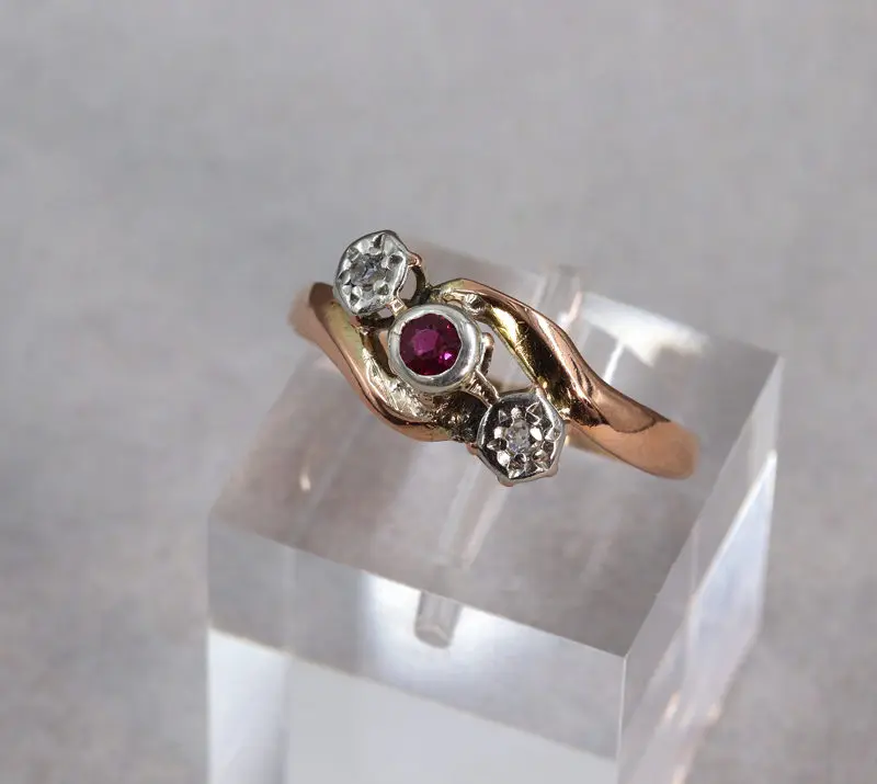 Bague 1900 rubis et diamants