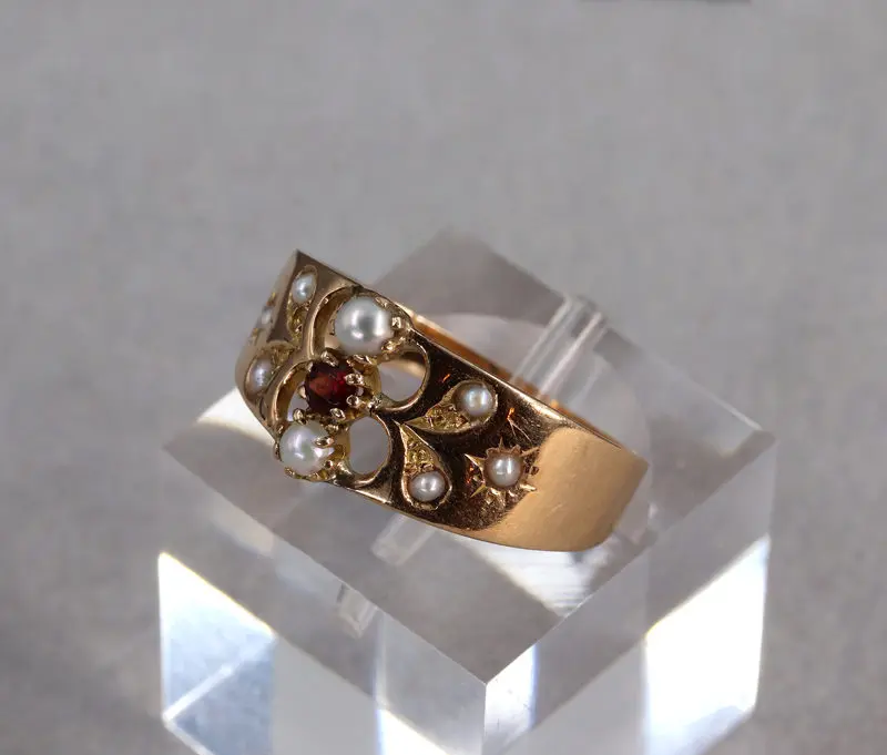 Bague bandeau perles fines et grenat