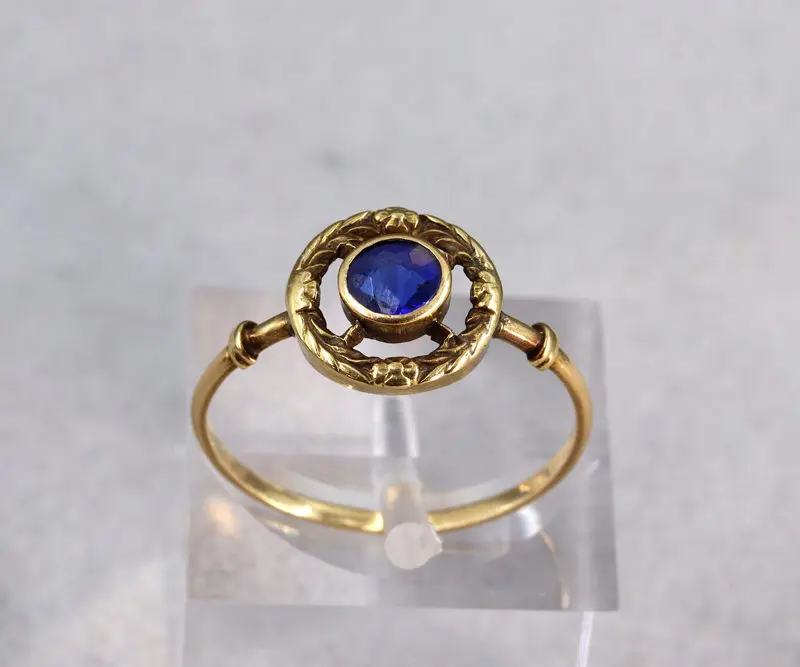 Bague ronde ancienne pierre bleue