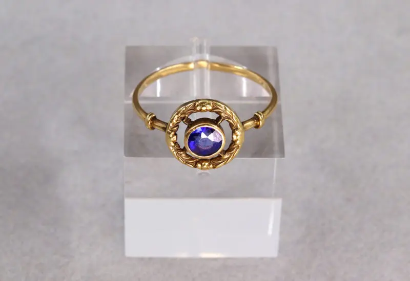 Bague ronde ancienne pierre bleue