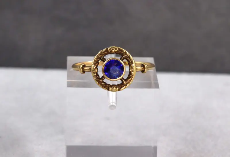 Bague ronde ancienne pierre bleue