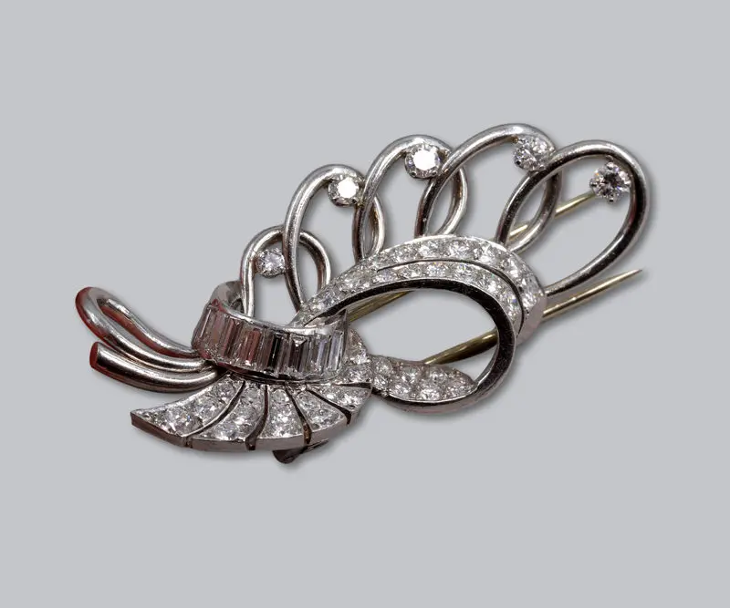 Broche or blanc et diamants 1960