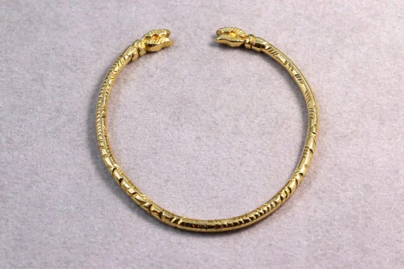 Bracelet ancien en or pour enfant