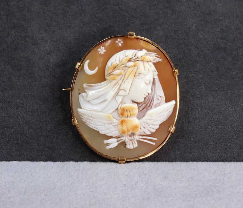 Broche camée déesse de la sagesse