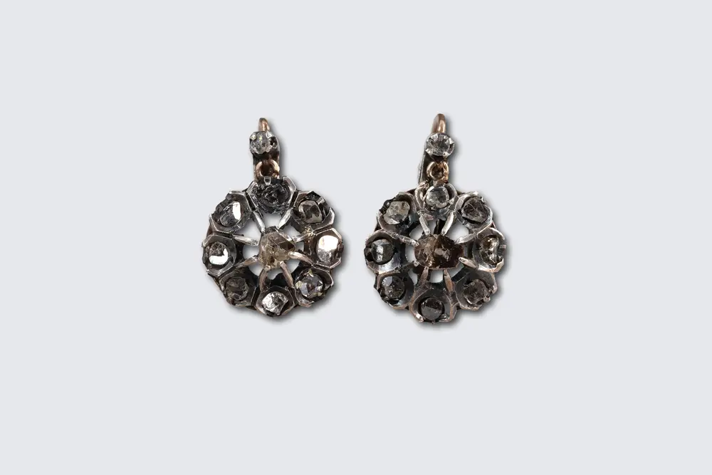 Boucles d'Oreilles Dormeuses anciennes en Or Rose