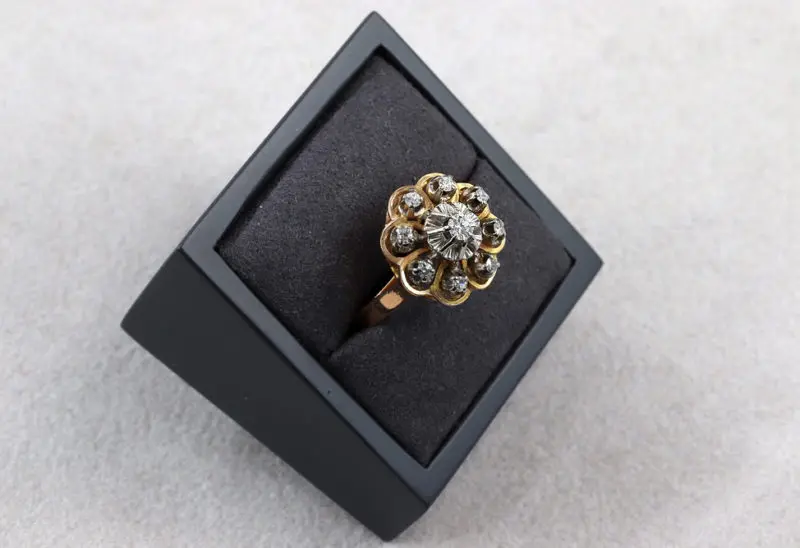 Bague-années-60-fleur-deux-ors-diamant