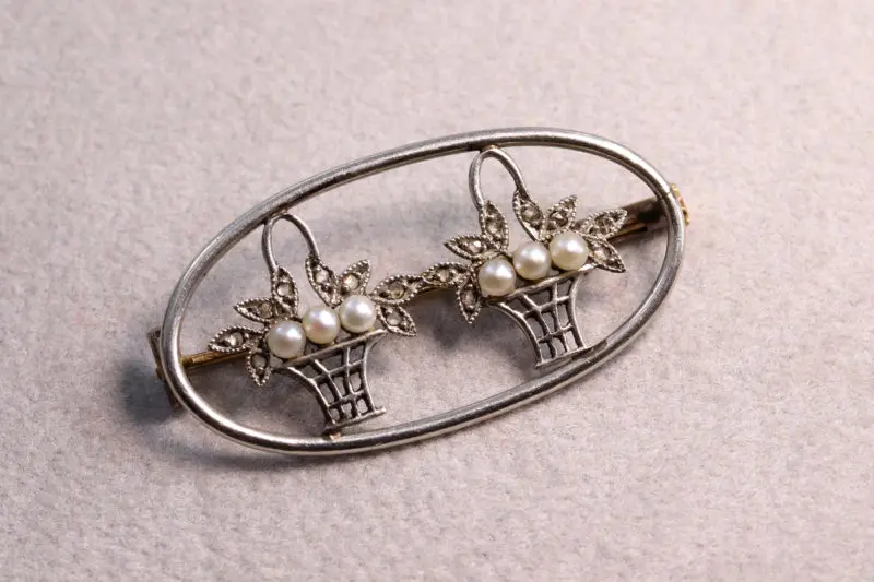 Broche-ancienne-paniers-perles