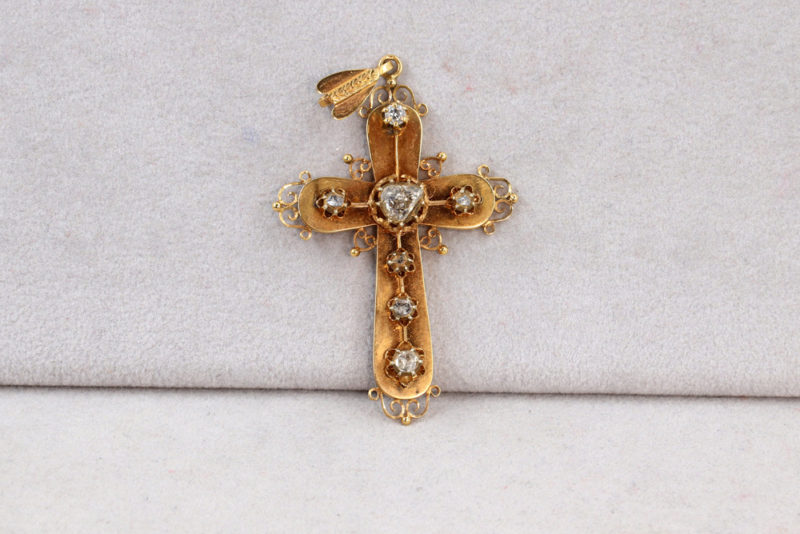Croix en or et diamants taille ancienne