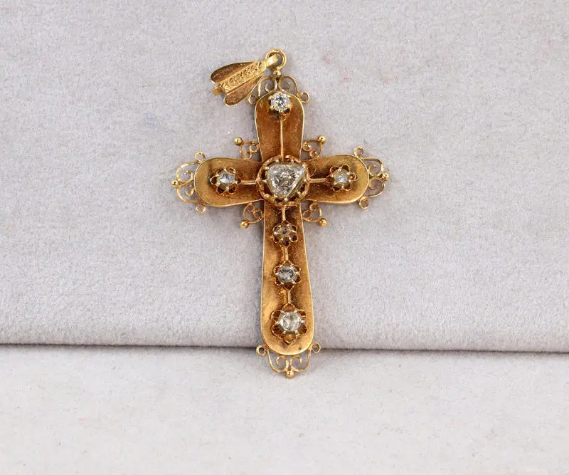 Croix en or et diamants taille ancienne