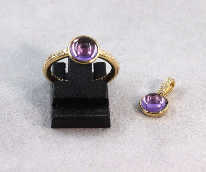 Ensemble bague et pendentif cabochon d'améthyste