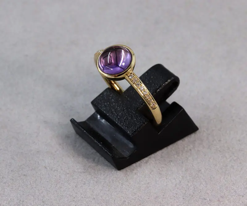 Bague cabochon d'améthyste et diamants