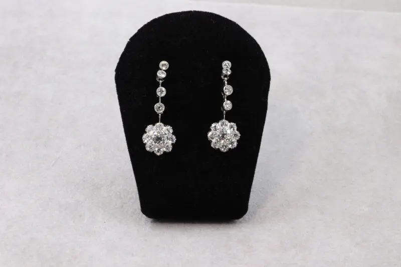 Boucles d'oreilles pendantes marguerites diamants