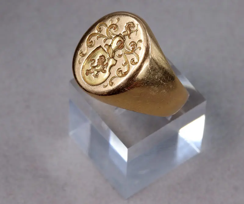 Chevalière d'homme armoriée