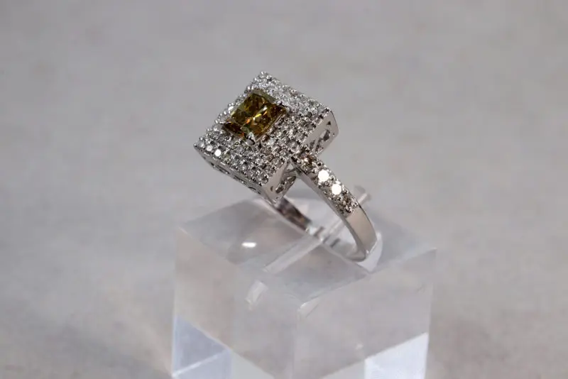 Bague carrée diamant brun et blancs