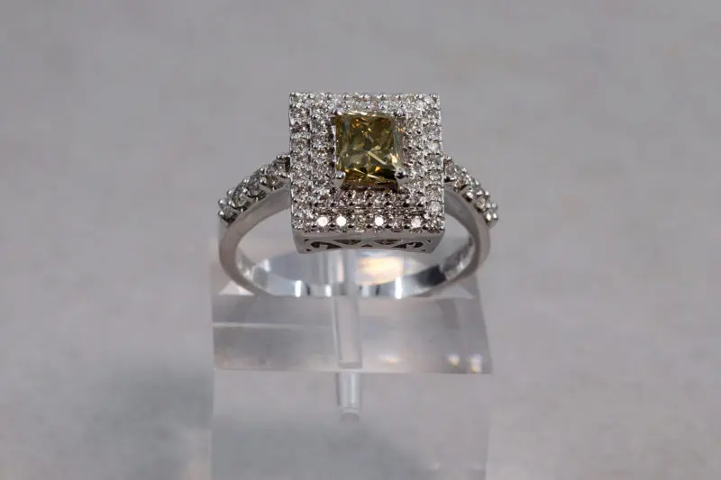 Bague carrée diamant brun et blancs