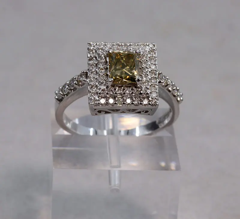 Bague carrée diamant brun et blancs
