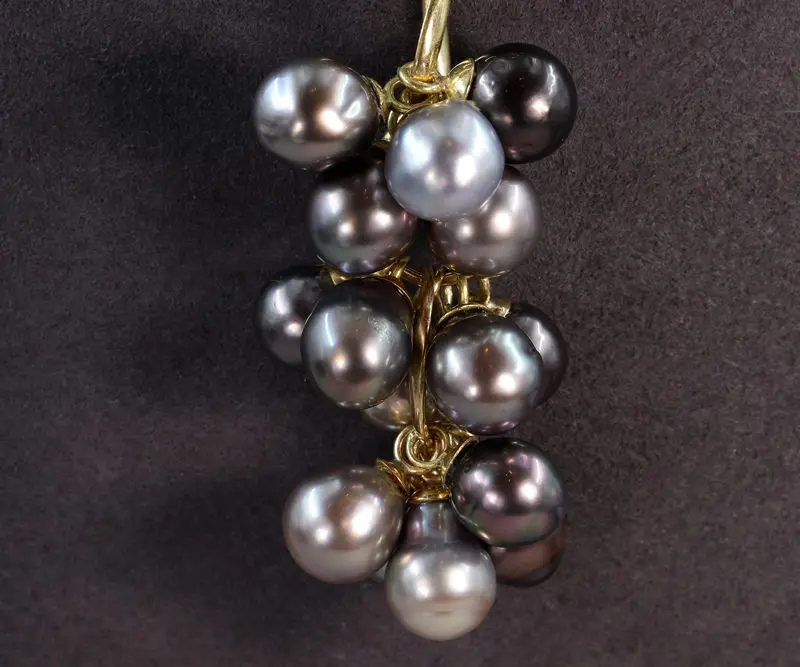 Grande chaîne en or et son pendentif en perles de Tahiti