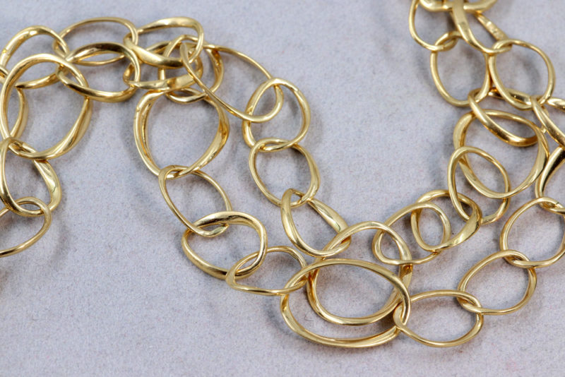 Grande chaîne en or et son pendentif en perles de Tahiti