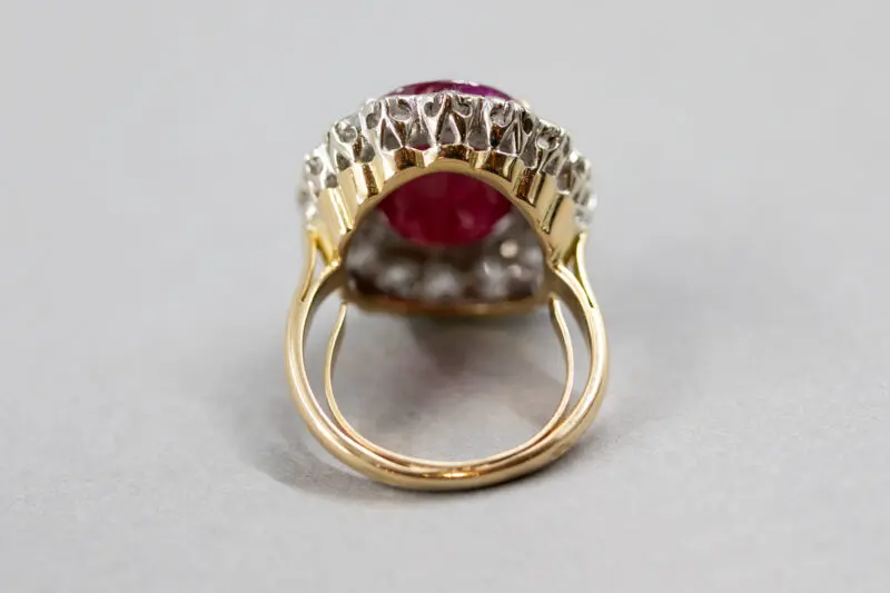 Bague-Pompadour-rubis-et-diamants