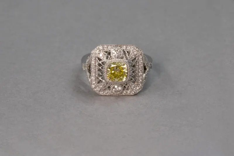 Bague-diamant-jaune-platine