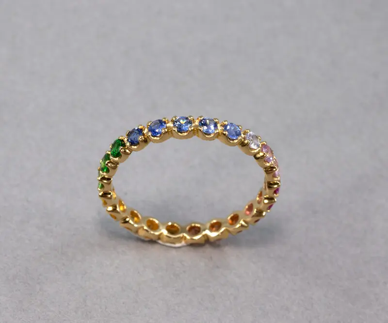 Bague-or-jaune-saphirs-de-couleurs