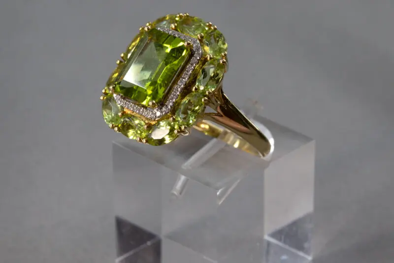 Bague-péridots-et-diamants