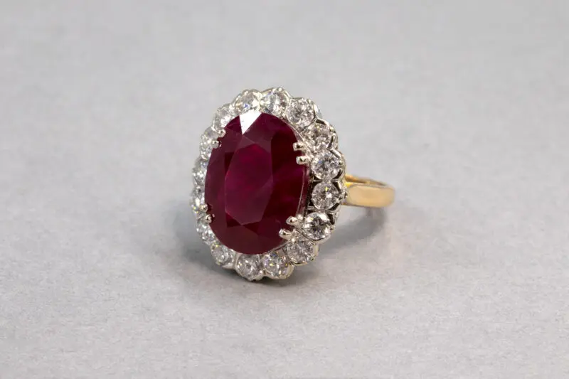 Bague-Pompadour-rubis-et-diamants