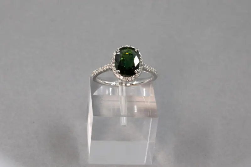 Bague-saphir-vert-et-diamants