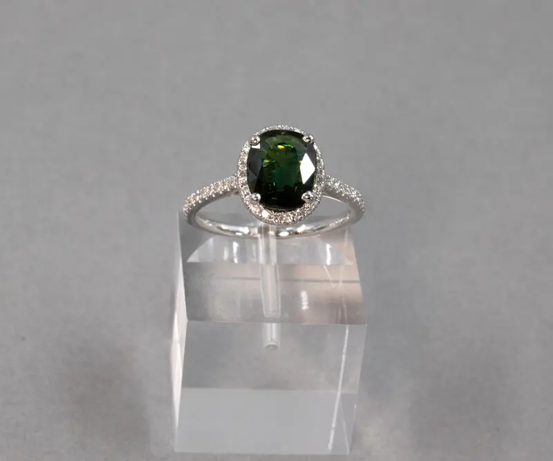 Bague-saphir-vert-et-diamants