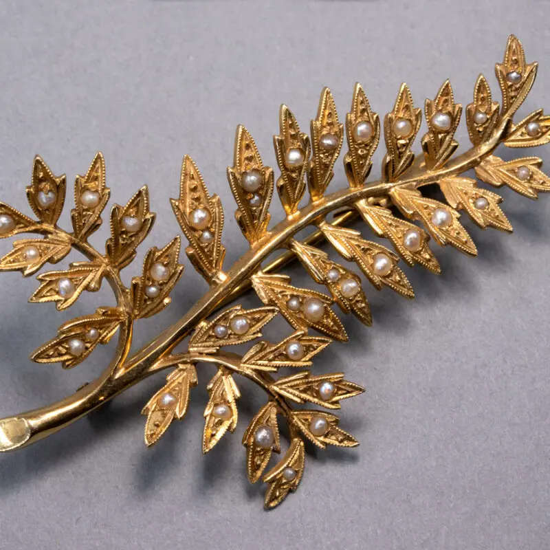 Broche-feuille-fougère-or-et-perles