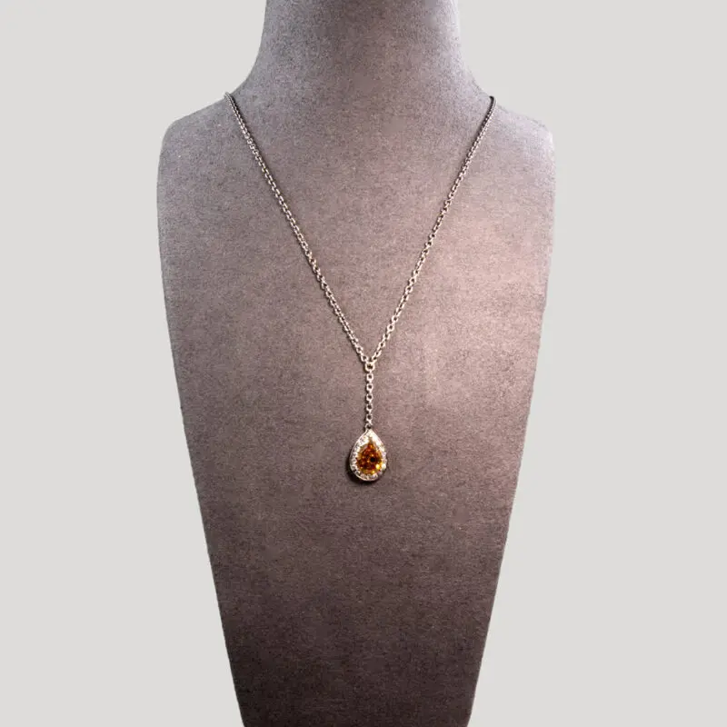 Collier-pendentif-diamant-orange-goutte
