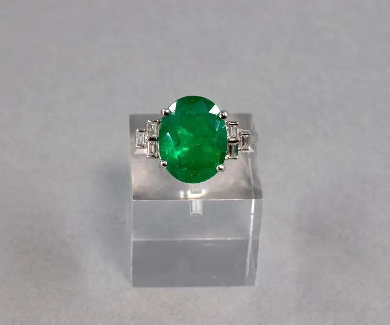Bague émeraude de Colombie diamants baguettes