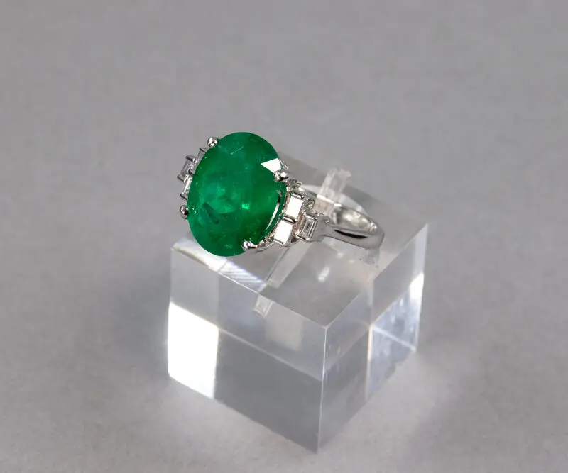 Bague émeraude de Colombie diamants baguettes