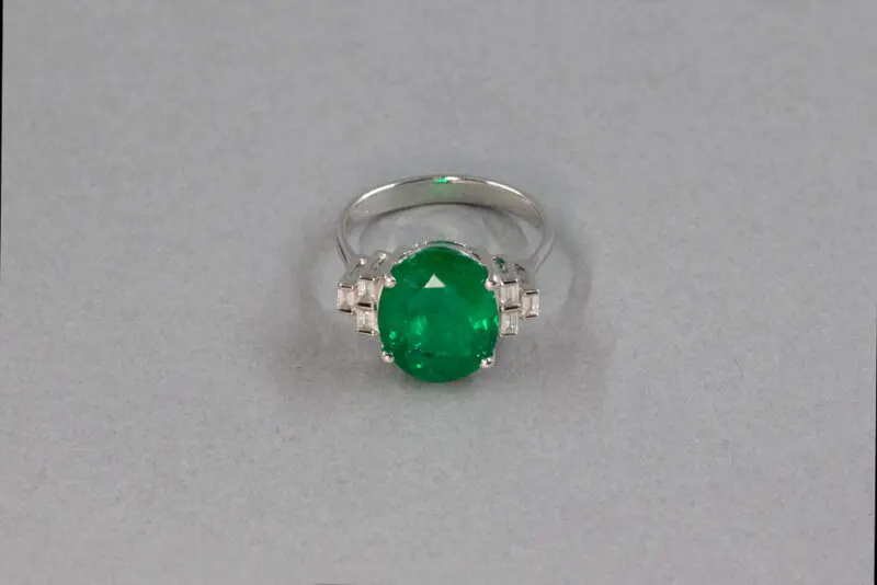 Bague émeraude de Colombie diamants baguettes