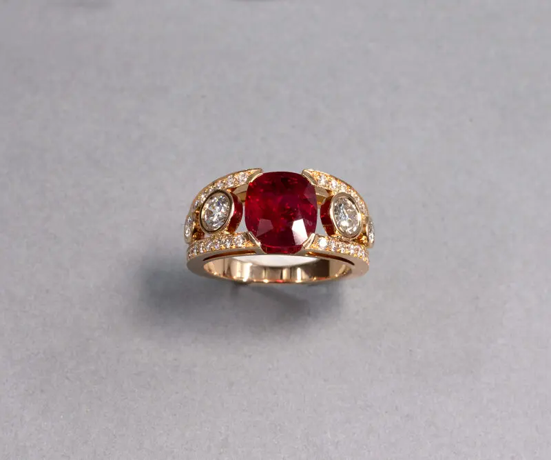 Bague rubis et diamants en or jaune