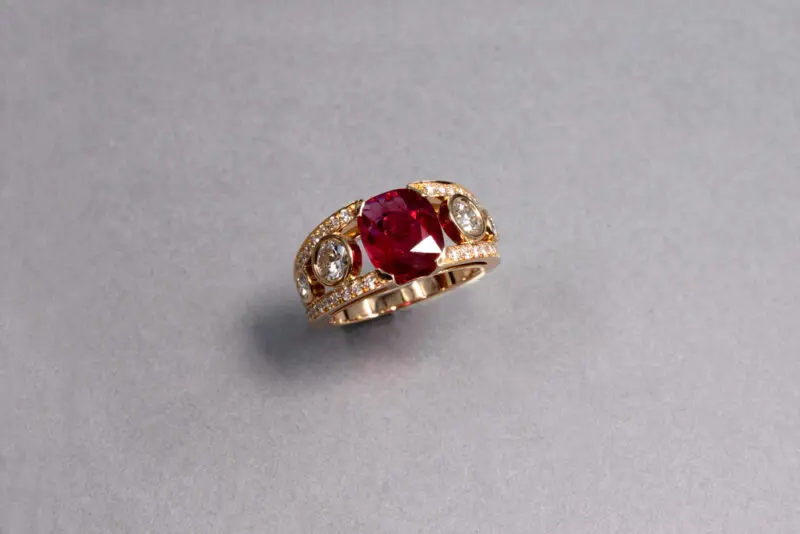 Bague rubis et diamants en or jaune