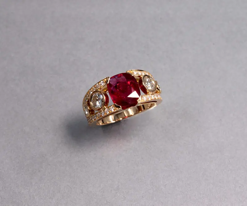 Bague rubis et diamants en or jaune