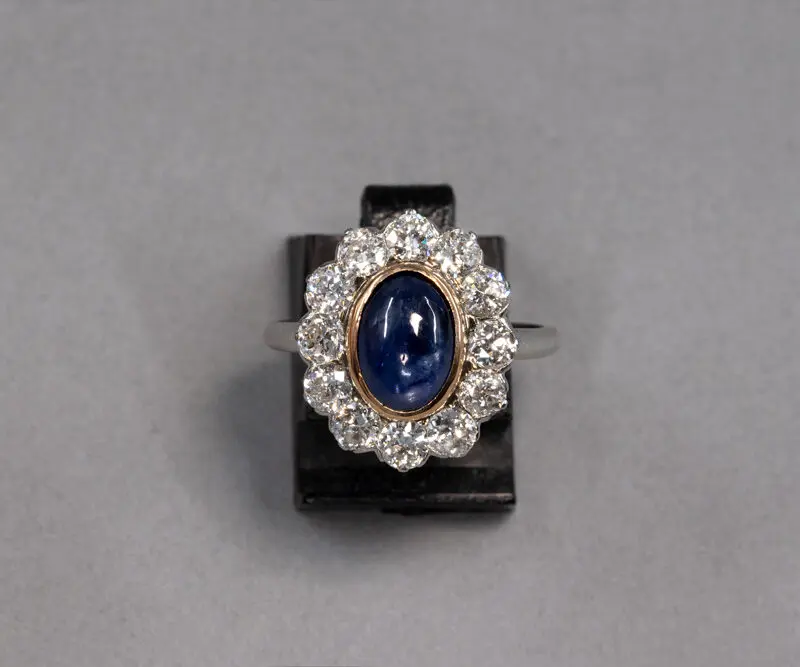 Bague ancienne saphir cabochon et diamants