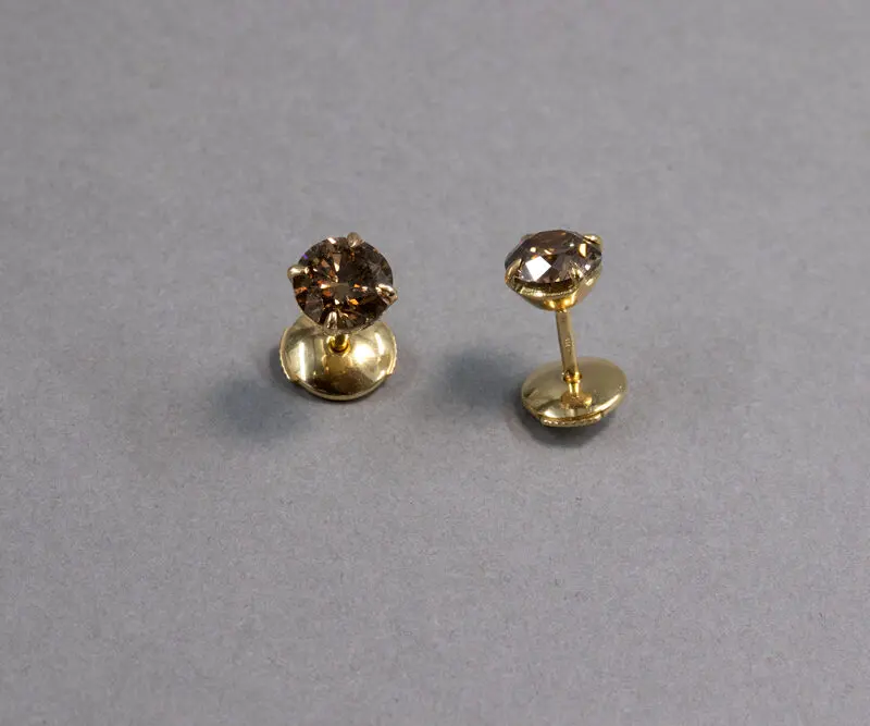 Clous d'oreilles diamants bruns