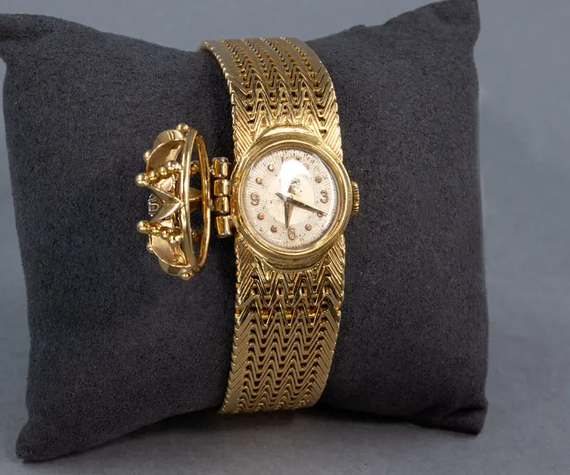 Montre bracelet avec capot, diamants