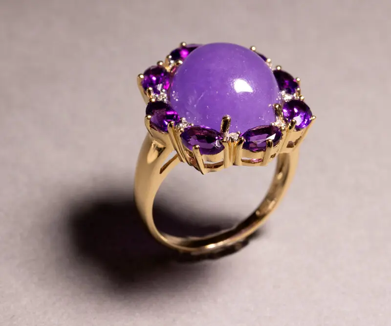 Bague jade mauve, améthystes et diamants