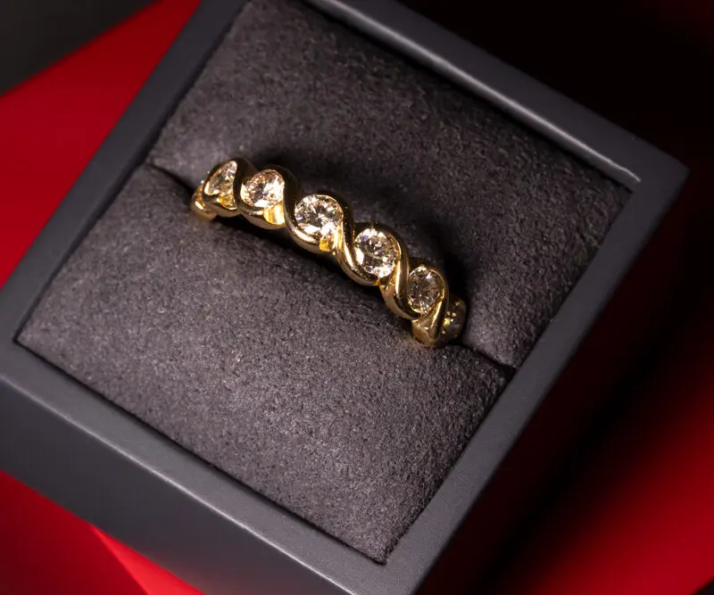 Demi-alliance vagues or jaune et diamants