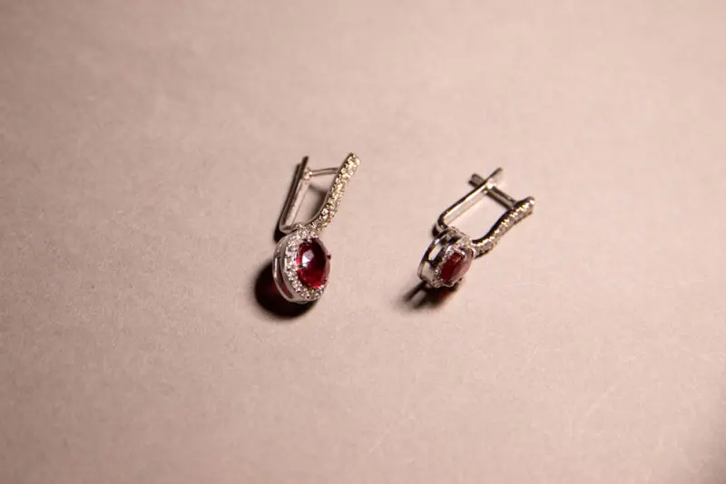 Pendants d'oreilles rubis et diamants