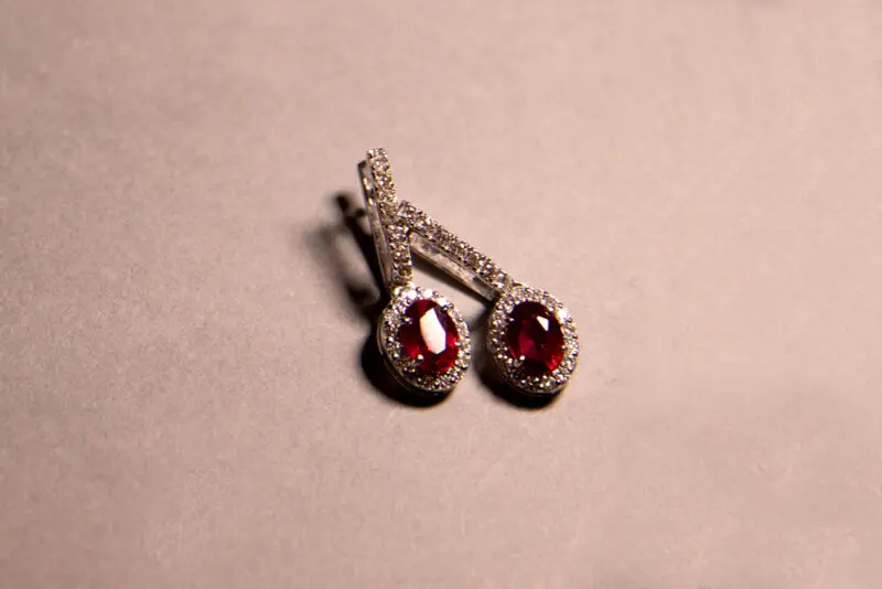 Pendants d'oreilles rubis et diamants