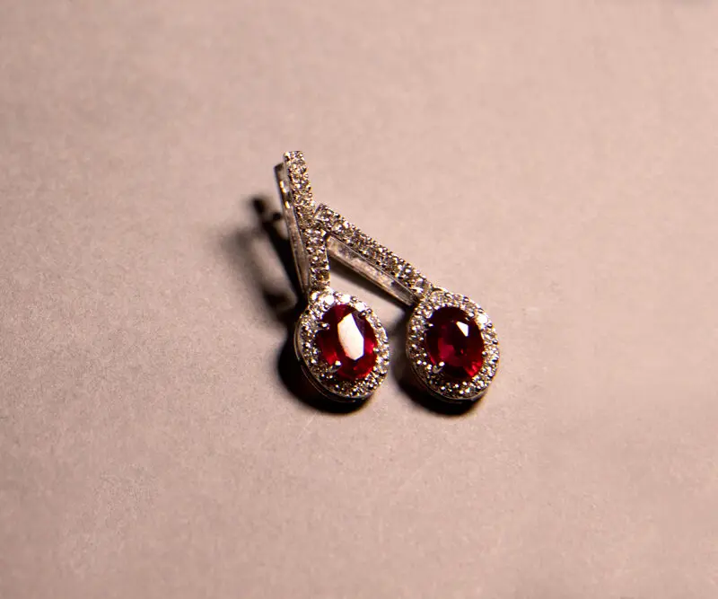Pendants d'oreilles rubis et diamants