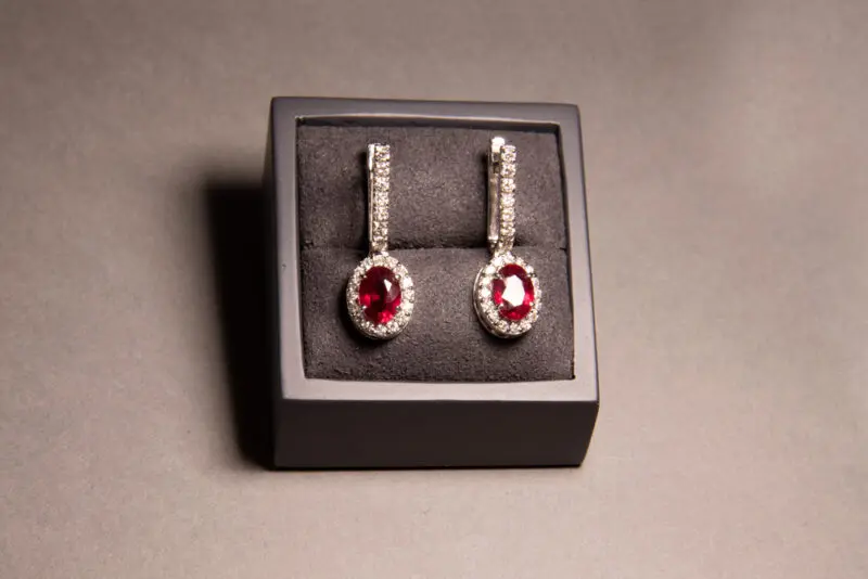 Pendants d'oreilles rubis et diamants