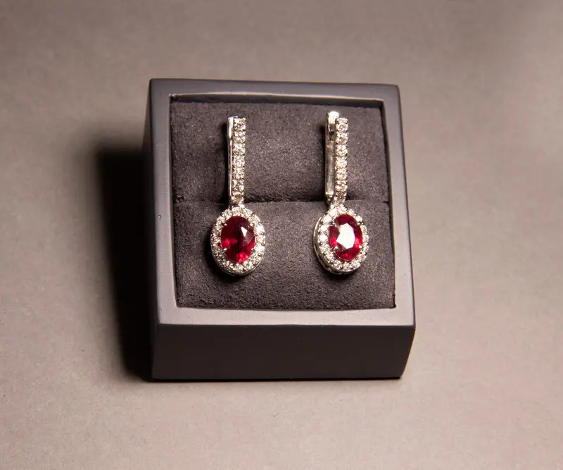 Pendants d'oreilles rubis et diamants