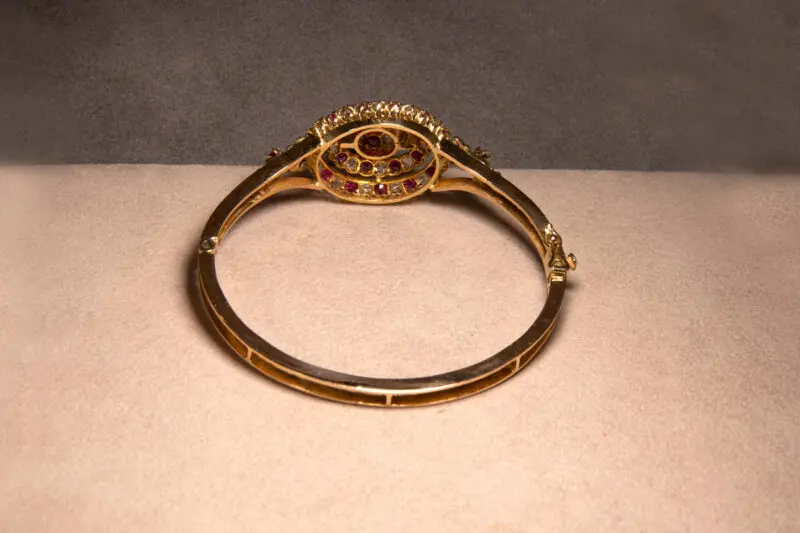 Bracelet rigide rubis diamants, XIXe siècle