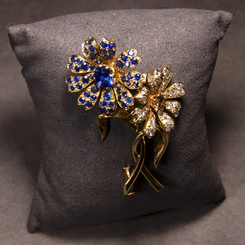 Broche fleurs saphirs et diamants