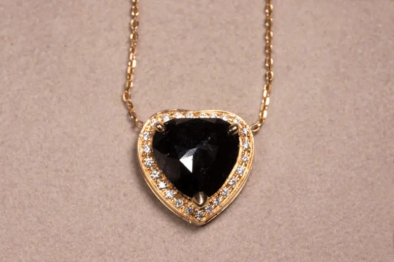 Pendentif coeur diamant noir